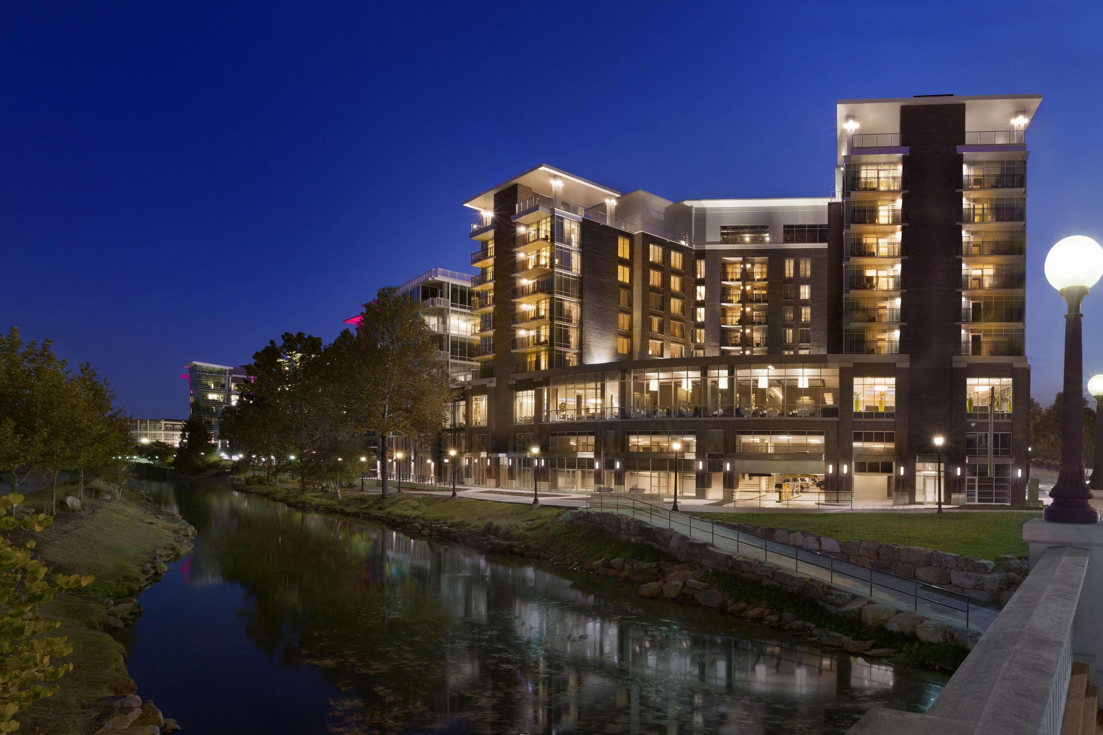 Embassy Suites By Hilton Greenville Downtown Riverplace Exterior foto